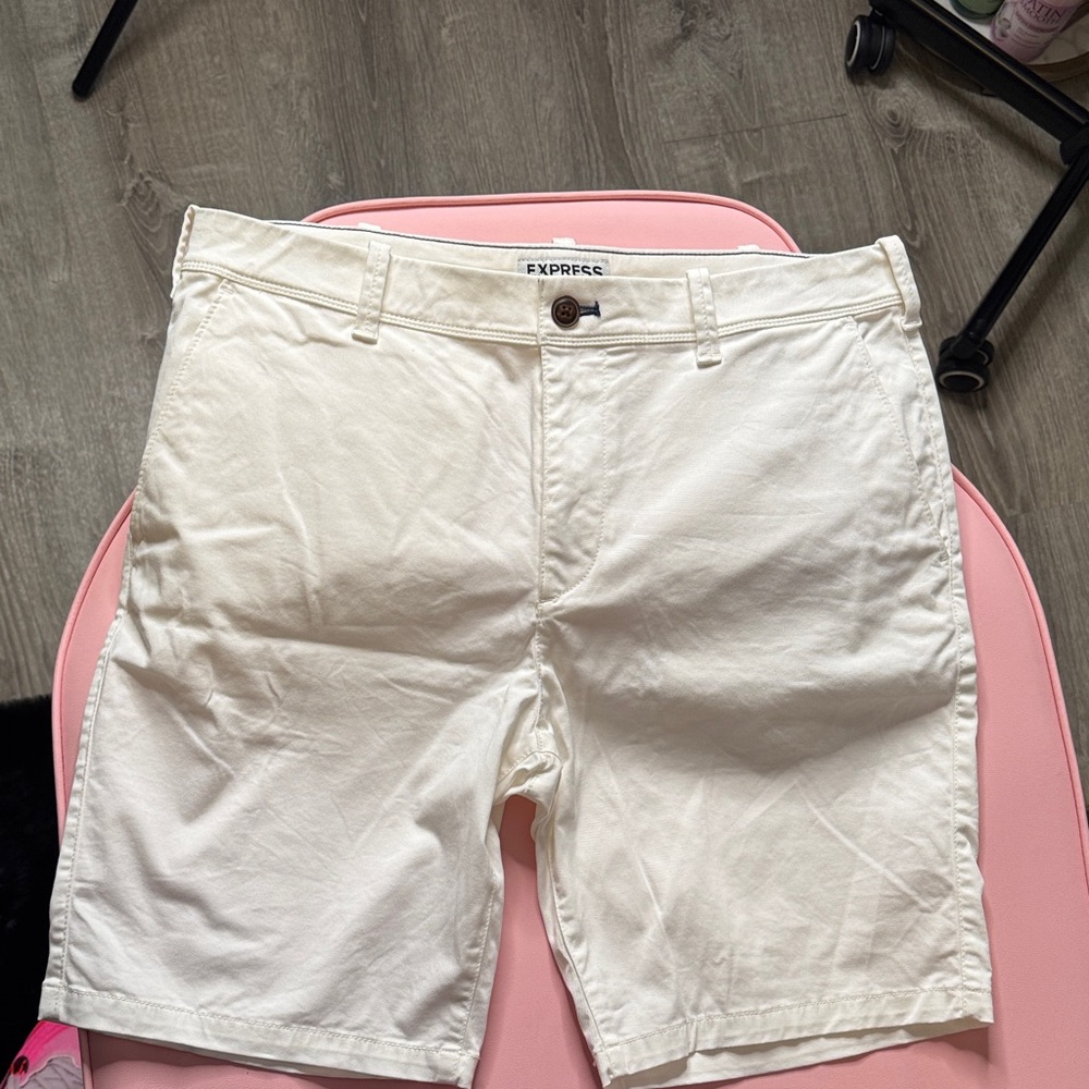 Express Men's Cream Flat Front Shorts